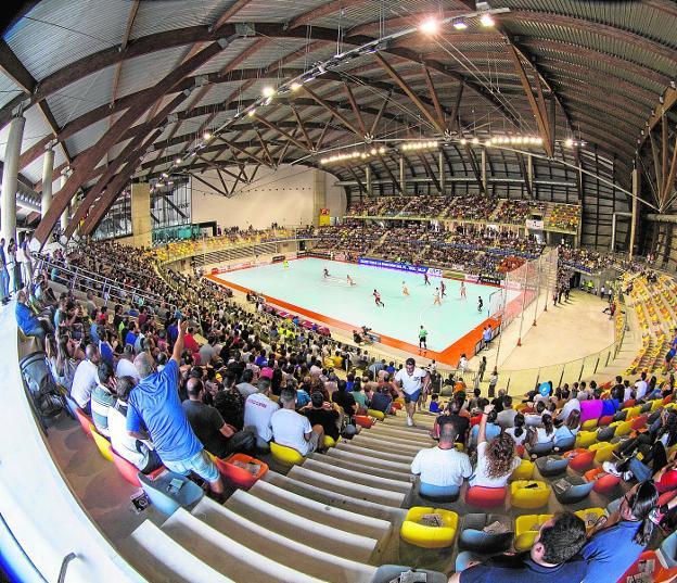 Imagen panorámica del nuevo Palacio de Deportes, tomada ayer durante el derbi entre el Plásticos Romero y ElPozo Murcia.