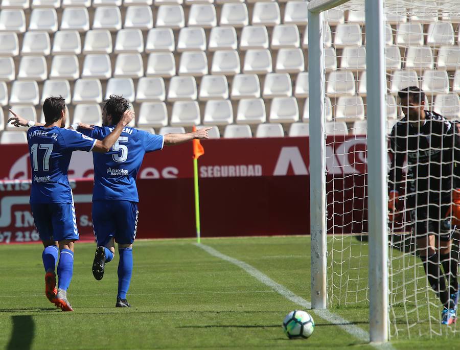 En un partido en el que se lanzaron hasta tres penaltis, Eugeni falló una pena máxima en el último minuto que condena al conjunto de Curro Torres a la zona baja de la clasificación