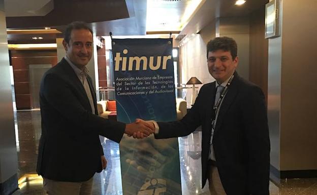 Juan Celdrán, vicepresidente de la asociación, con Ricardo Estévez, nuevo director gerente de Timur. 