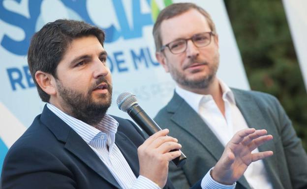 López Miras y Javier Maroto, este viernes, en el acto de presentación de la 'ruta social' del PP en Murcia.