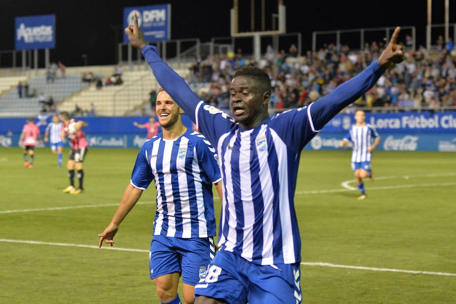 Después de ir por delante en el marcador durante todo el encuentro, el conjunto blanquiazul encaja un gol en el minuto 83 que le condena a sumar cuatro partidos consecutivos sin ganar