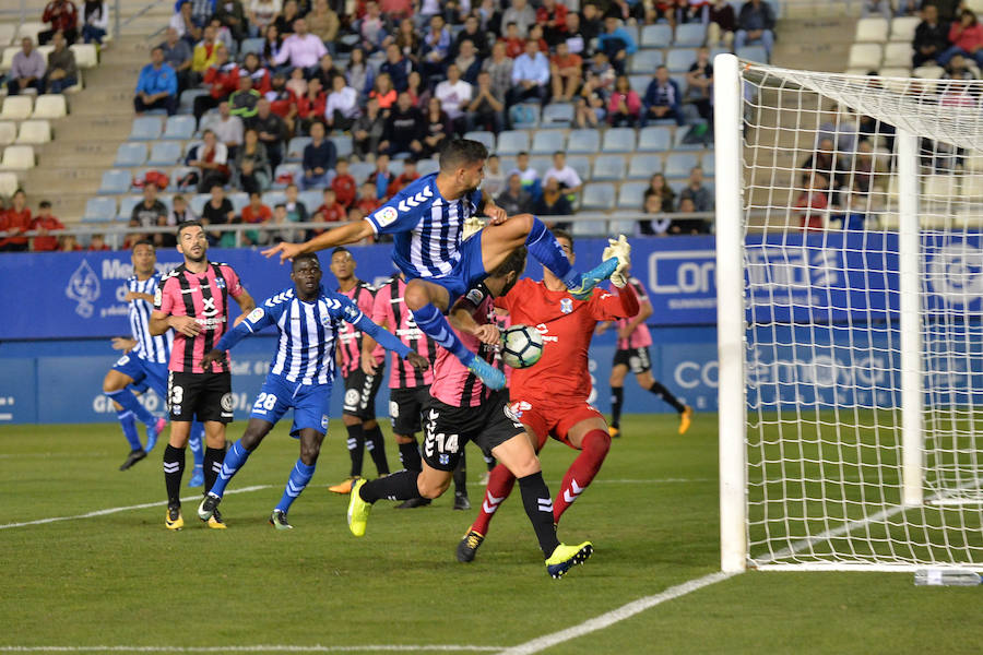 Después de ir por delante en el marcador durante todo el encuentro, el conjunto blanquiazul encaja un gol en el minuto 83 que le condena a sumar cuatro partidos consecutivos sin ganar