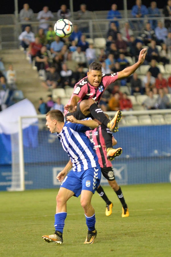 Después de ir por delante en el marcador durante todo el encuentro, el conjunto blanquiazul encaja un gol en el minuto 83 que le condena a sumar cuatro partidos consecutivos sin ganar