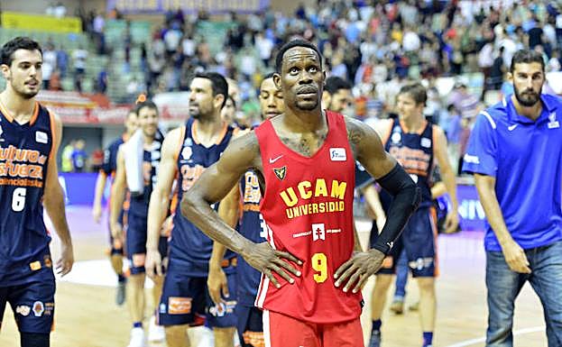 Kloof se lamenta tras el final del partido.