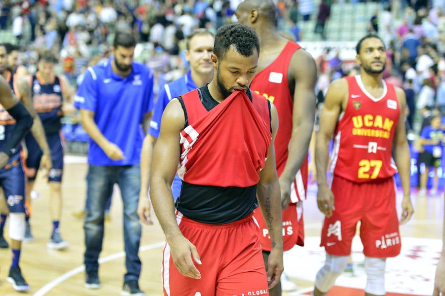 El conjunto universitario, que remontó 21 puntos de desventaja en el segundo cuarto, llegó a tocar con la yema de los dedos una victoria que se le escapó en los últimos lances del juego