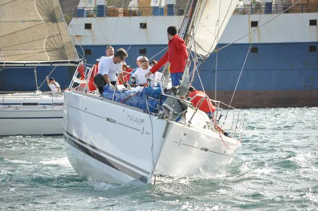 El crucero cartagenero 'Hakuna-S', ayer.