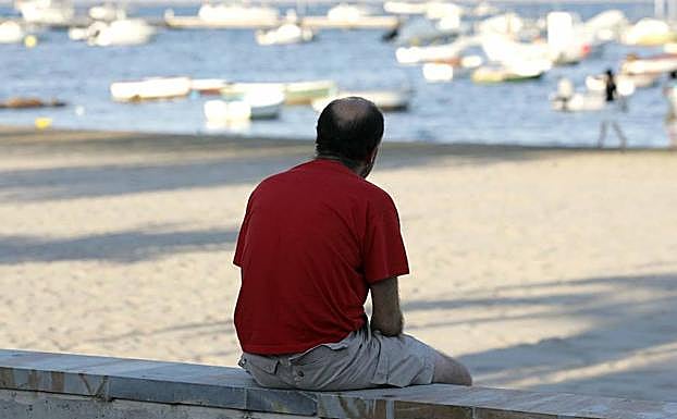 Galán, en una playa de la Región en 2011.