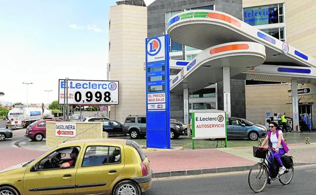 Imagen de archivo de la gasolinera E.Leclerc en Avenida Miguel Indurain de Murcia. 