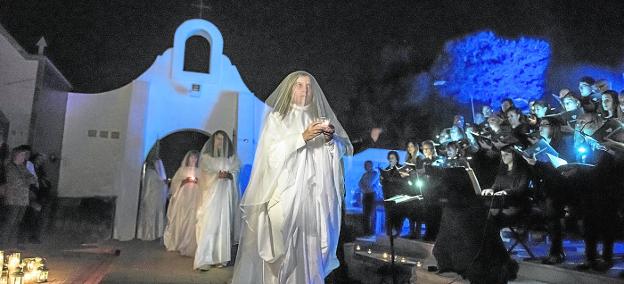 La representación de 'Don Juan Tenorio' en el cementerio de San Javier.