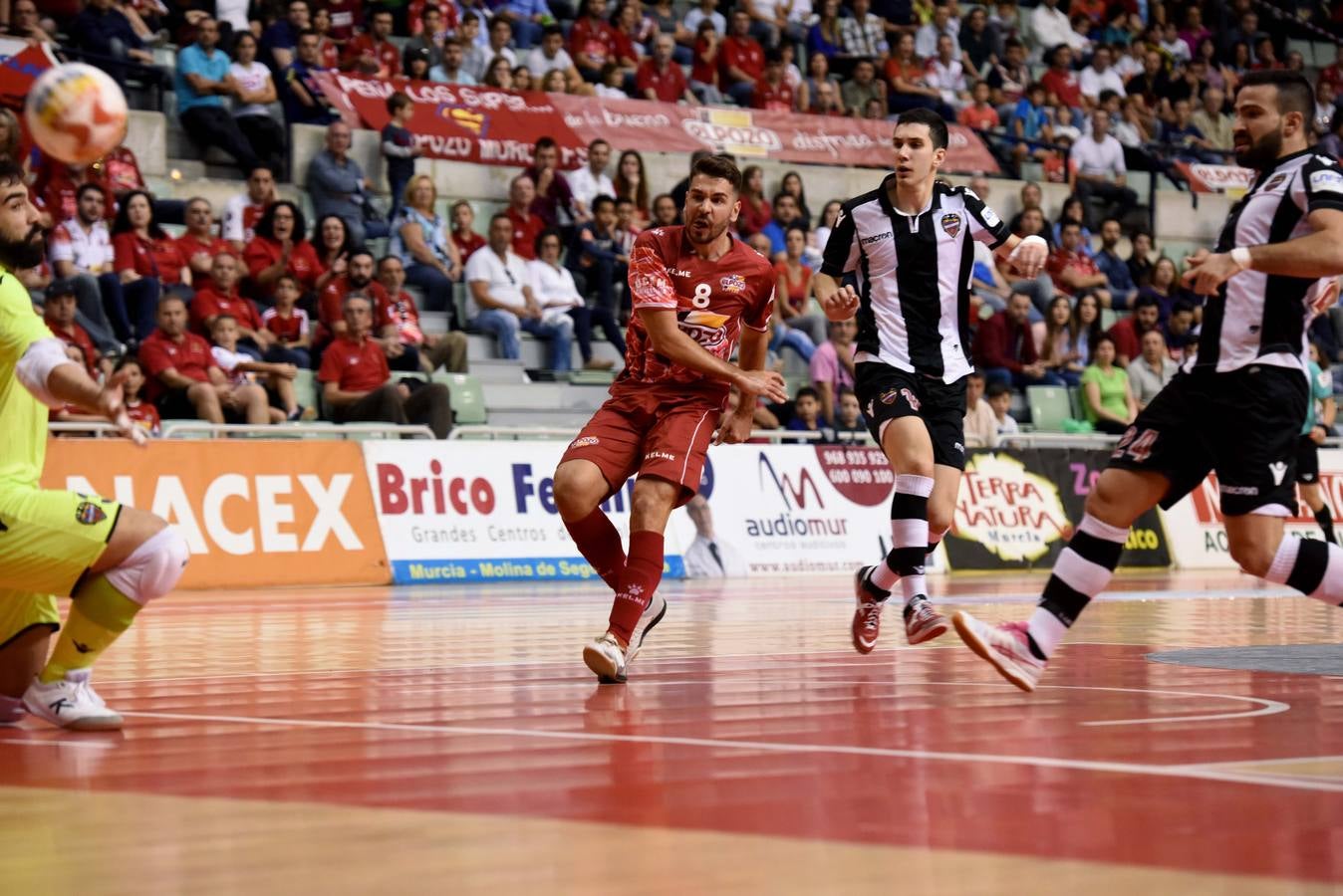 La falta de efectivos vuelve a pasar factura al equipo, que solo puede empatar ante el Levante