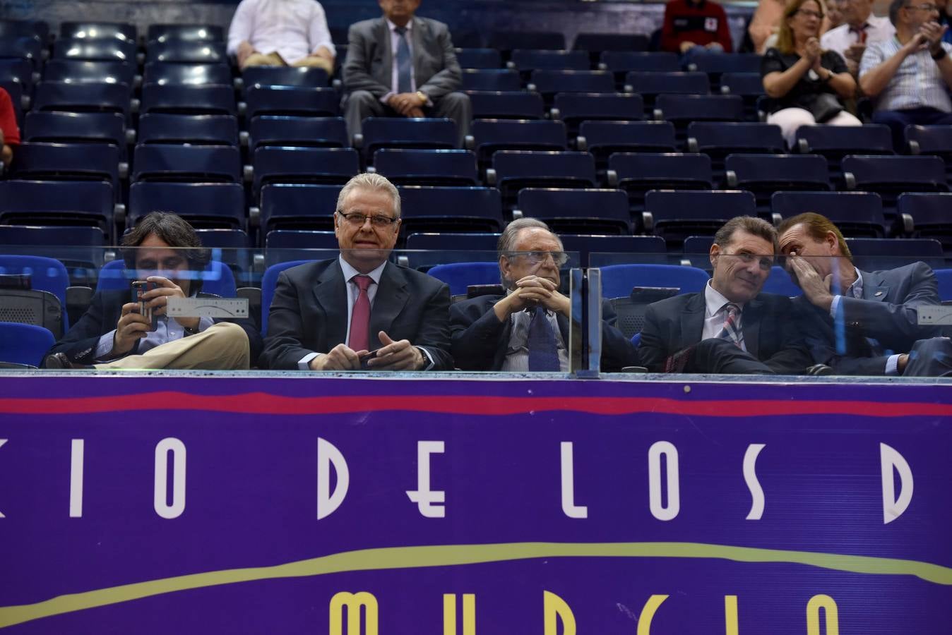 La falta de efectivos vuelve a pasar factura al equipo, que solo puede empatar ante el Levante