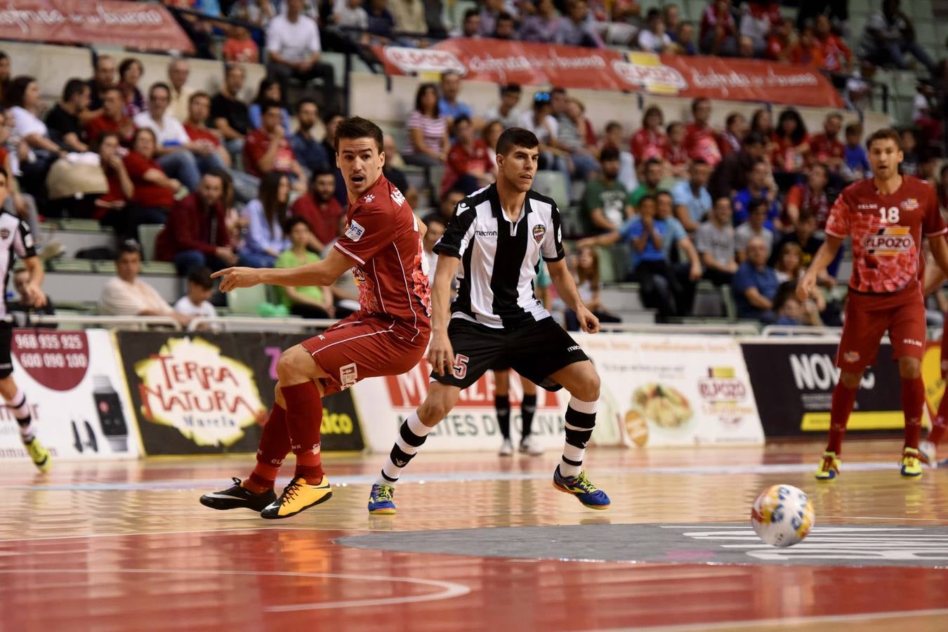 La falta de efectivos vuelve a pasar factura al equipo, que solo puede empatar ante el Levante