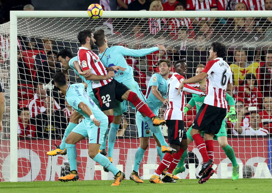 El Barcelona se impuso, con goles de Messi y Paulinho, al Athletic en el regreso de Valverde a San Mamés.