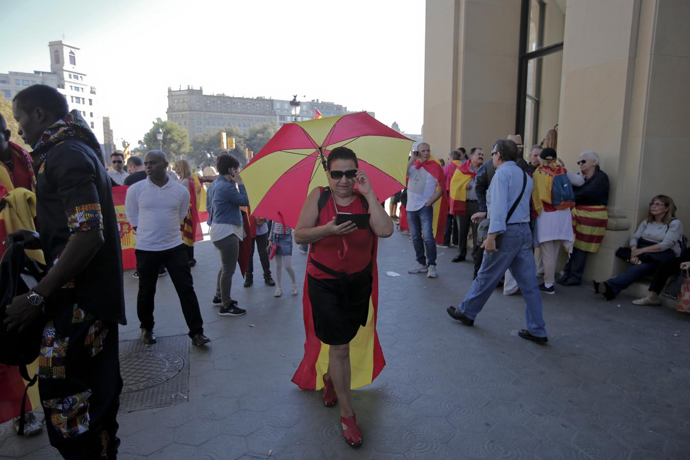 La marcha convocada por Societat Civil Catalana bajo el lema 'Tots som Catalunya. Per la convivència, seny!