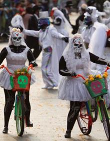 Imagen secundaria 2 - La muerte se pasea por las calles de México con un desfile multitudinario