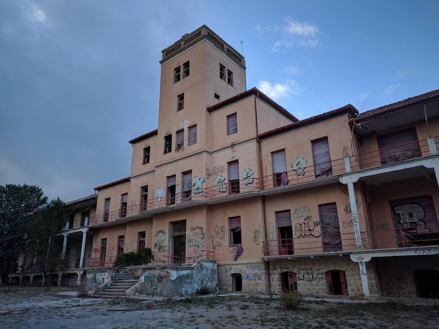 Ruinas del hospital antituberculoso ubicado en el Parque Regional de Sierra Espuña, hoy abandonado