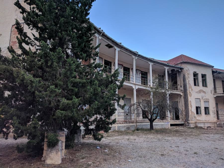 Ruinas del hospital antituberculoso ubicado en el Parque Regional de Sierra Espuña, hoy abandonado