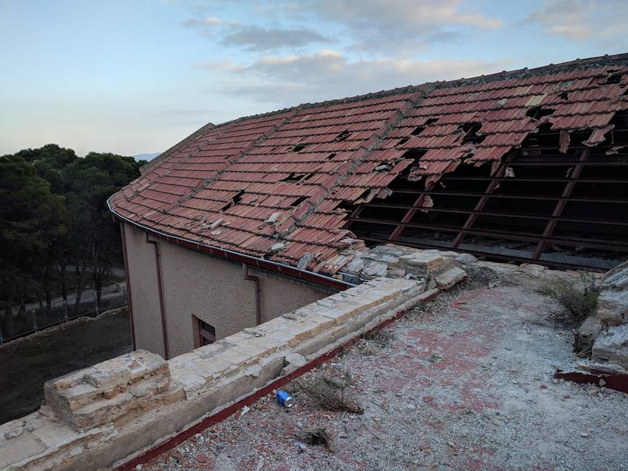 Ruinas del hospital antituberculoso ubicado en el Parque Regional de Sierra Espuña, hoy abandonado