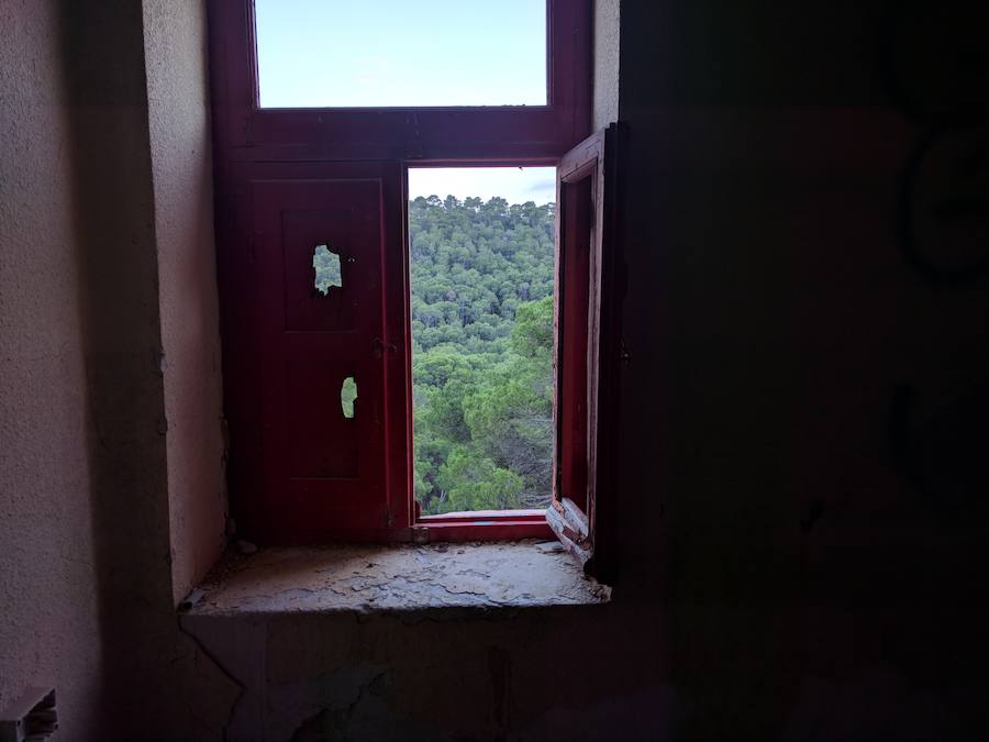 Ruinas del hospital antituberculoso ubicado en el Parque Regional de Sierra Espuña, hoy abandonado