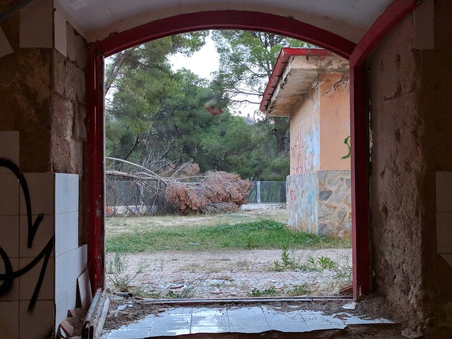 Ruinas del hospital antituberculoso ubicado en el Parque Regional de Sierra Espuña, hoy abandonado