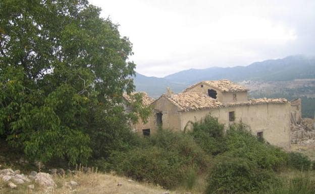 Casa en ruinas en el camino del Buitre.