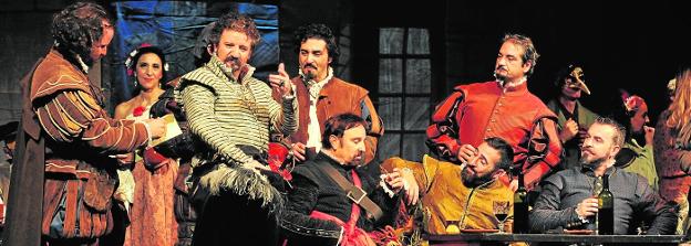 El elenco de 'Don Juan Tenorio' en una de sus representaciones, esta semana.