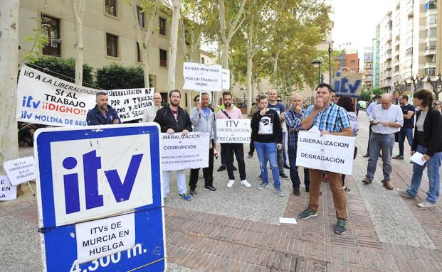 Protesta de trabajadores de las ITV de la Región. 