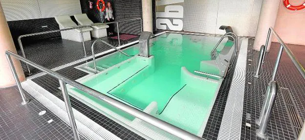 Instalaciones acuáticas del Hotel Spa Executive Sport de Totana.