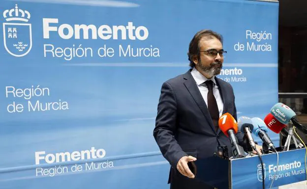 El consejero de Presidencia y Fomento, Pedro Rivera, resaltó hoy que el soterramiento "avanza día tras día con hechos y finan.