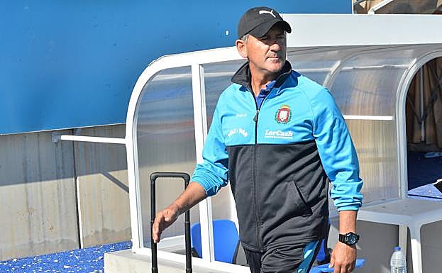 Manuel Palomeque durante el partido de este domingo en el Artés Carrasco.