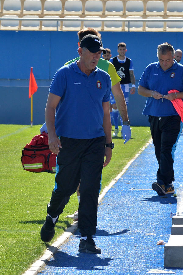 Fin a la 'era Palomeque' en el Lorca Deportiva, donde la cuerda estaba tensa y acabó por romperse por el lado más débil, el del técnico, que fue destituido tras encajar un 2-4 ante el San Fernando.