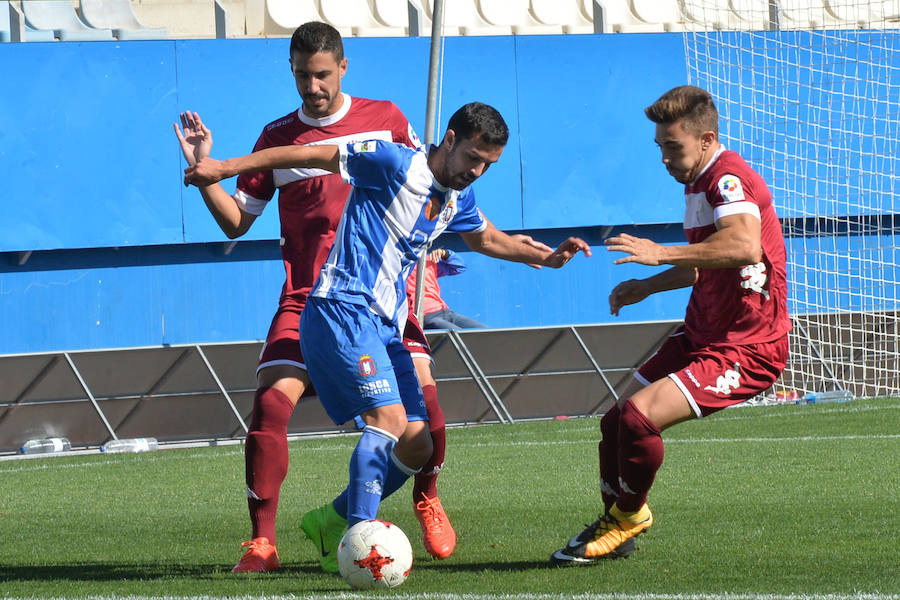 Fin a la 'era Palomeque' en el Lorca Deportiva, donde la cuerda estaba tensa y acabó por romperse por el lado más débil, el del técnico, que fue destituido tras encajar un 2-4 ante el San Fernando.