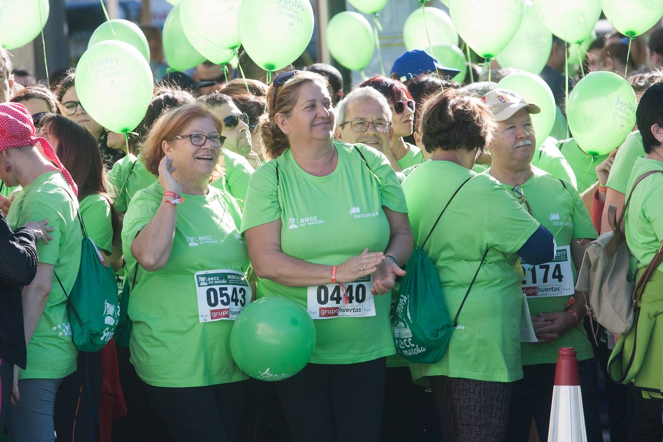 Una marea verde recorre el centro de Murcia para luchar contra el cáncer