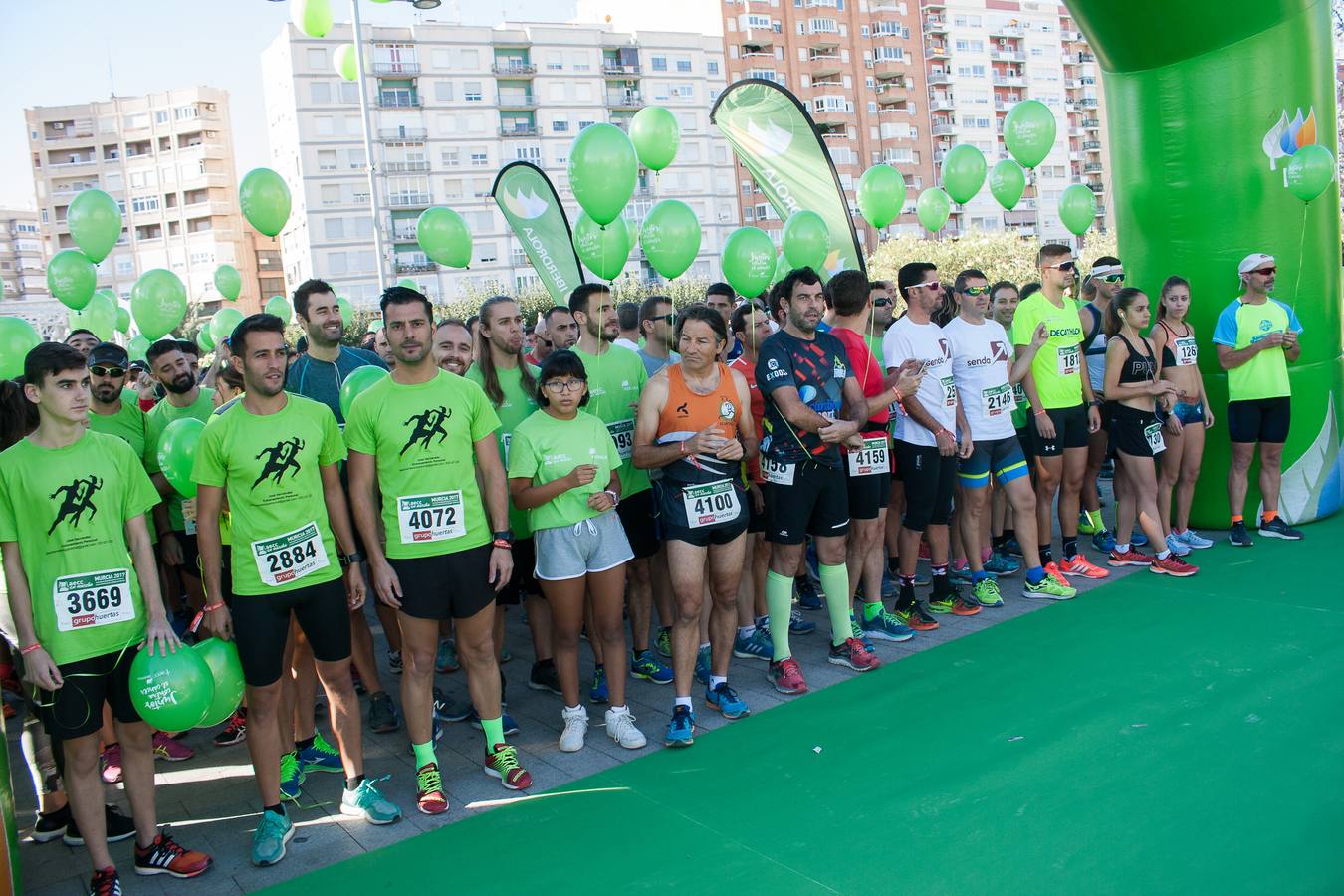 Una marea verde recorre el centro de Murcia para luchar contra el cáncer