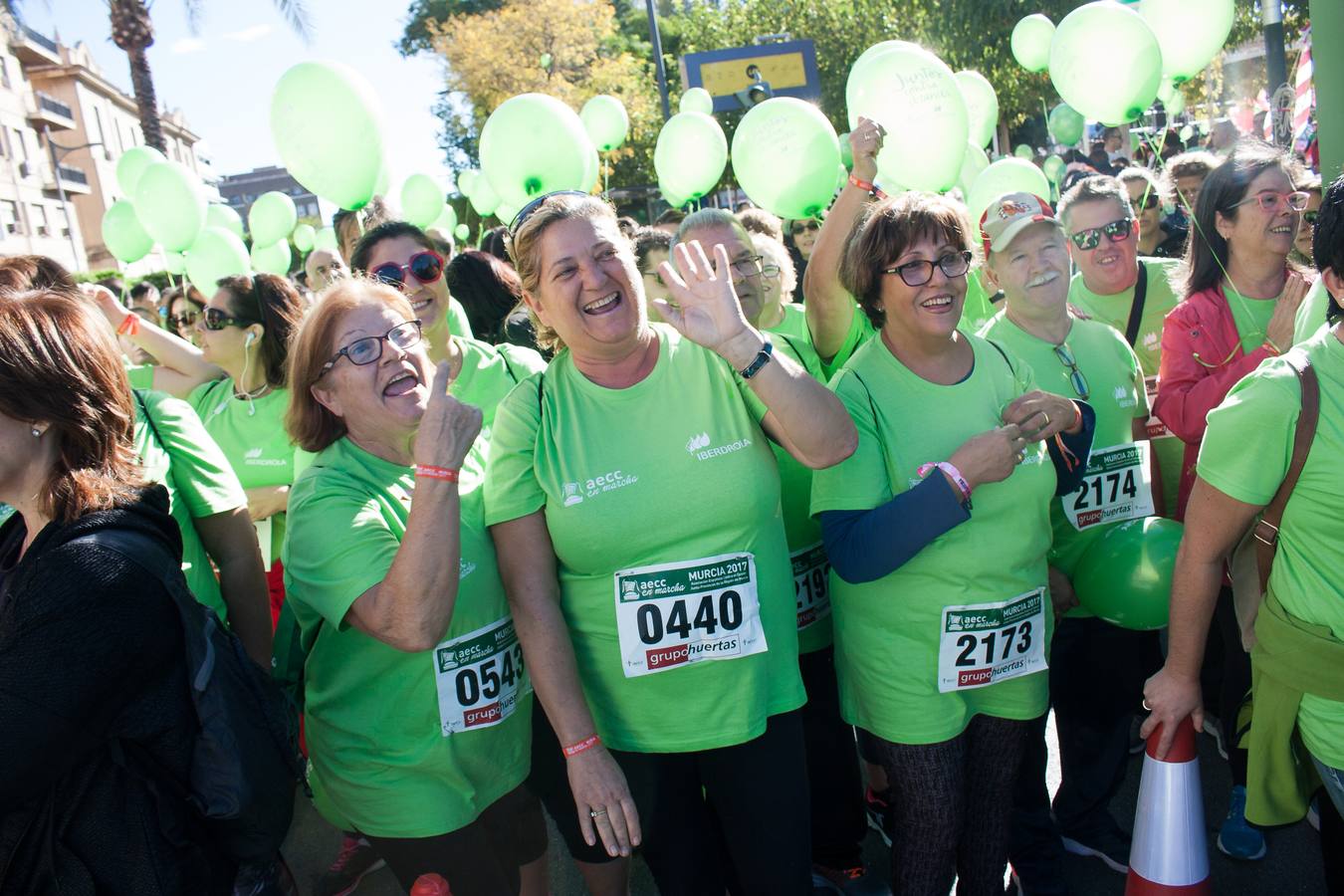Una marea verde recorre el centro de Murcia para luchar contra el cáncer