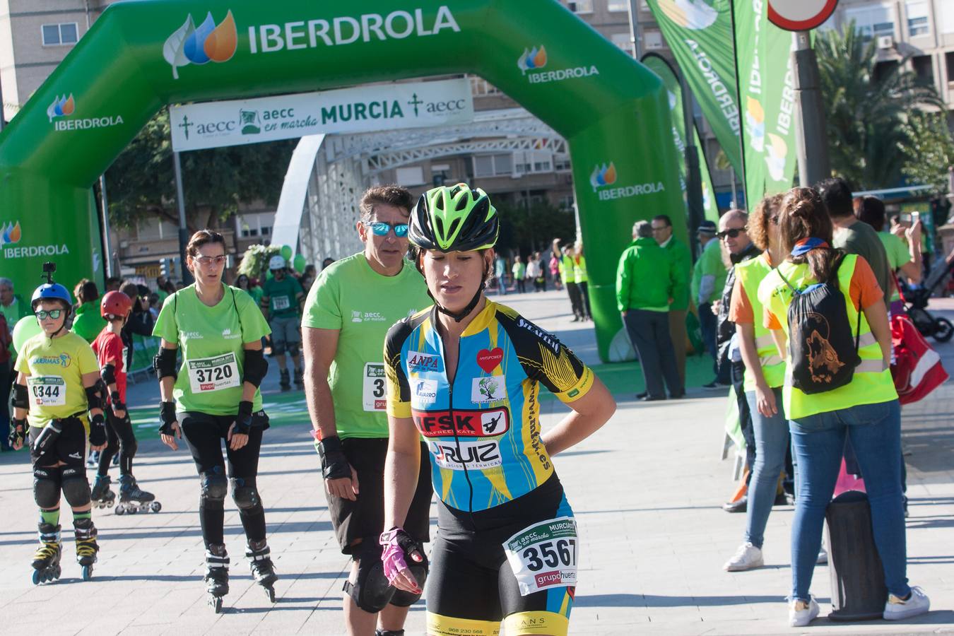 Una marea verde recorre el centro de Murcia para luchar contra el cáncer