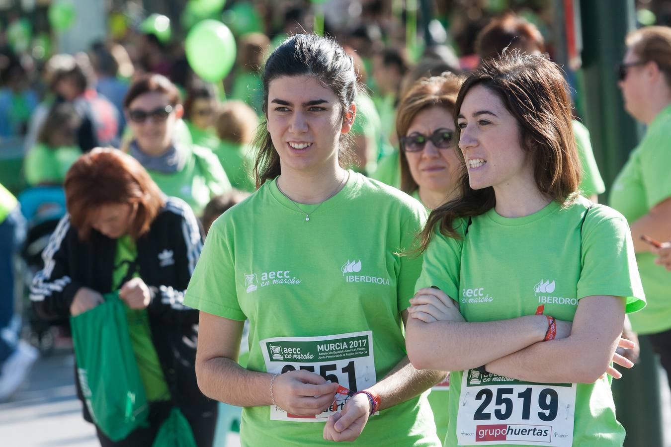 Una marea verde recorre el centro de Murcia para luchar contra el cáncer