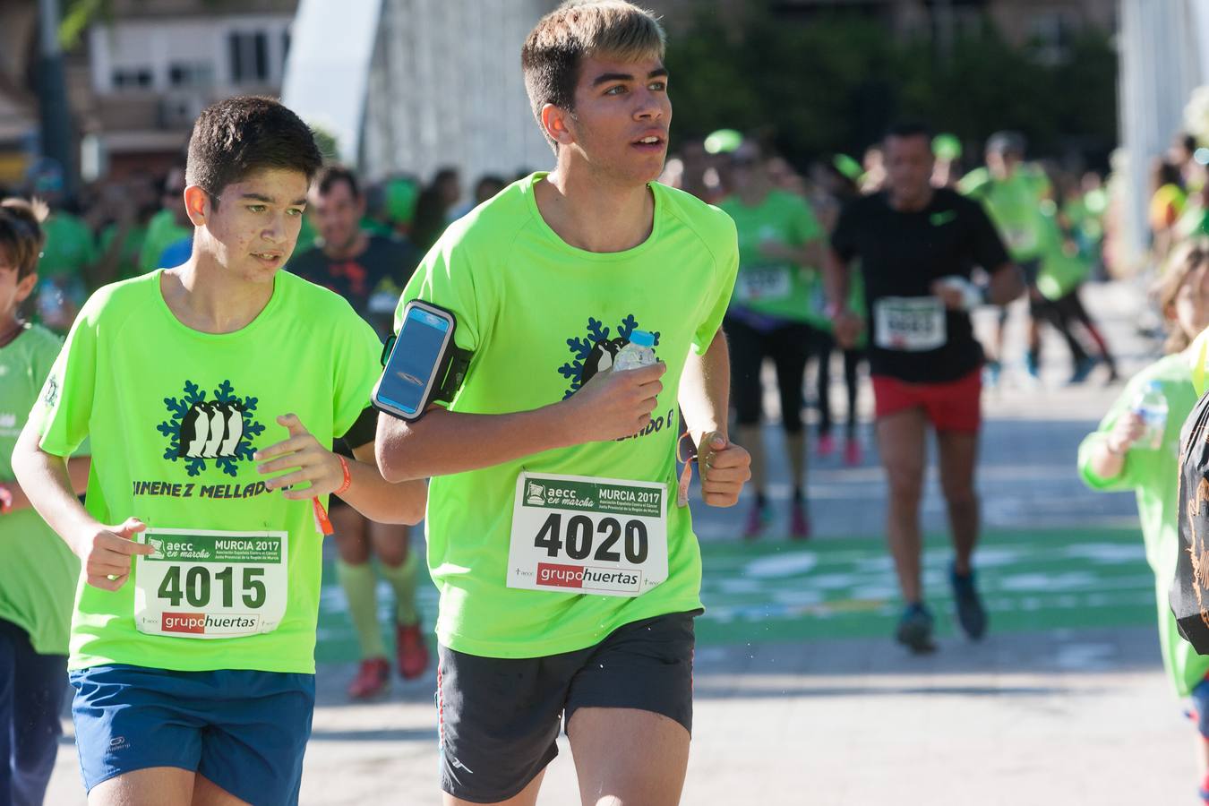 Una marea verde recorre el centro de Murcia para luchar contra el cáncer