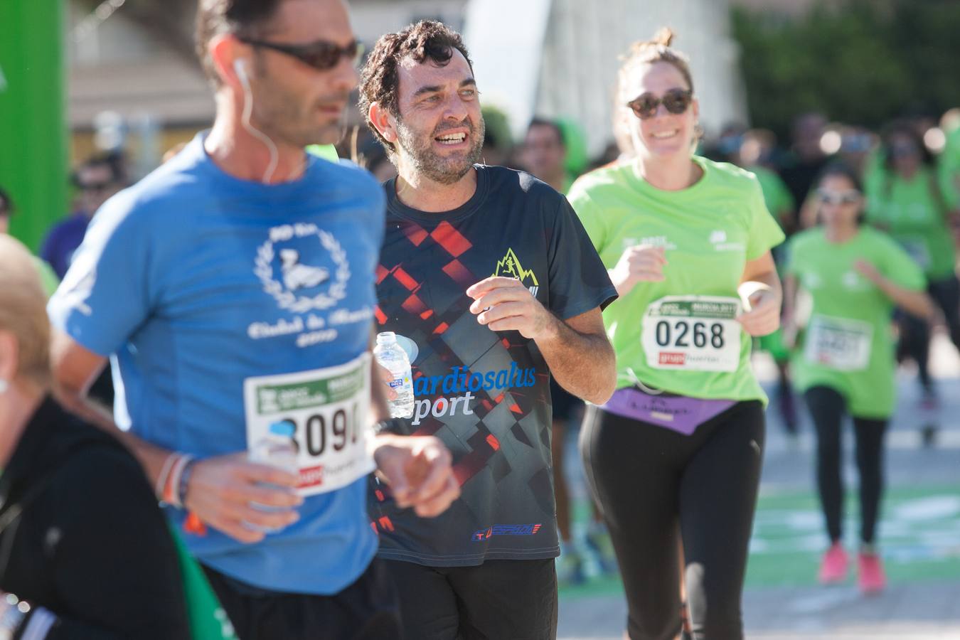 Una marea verde recorre el centro de Murcia para luchar contra el cáncer