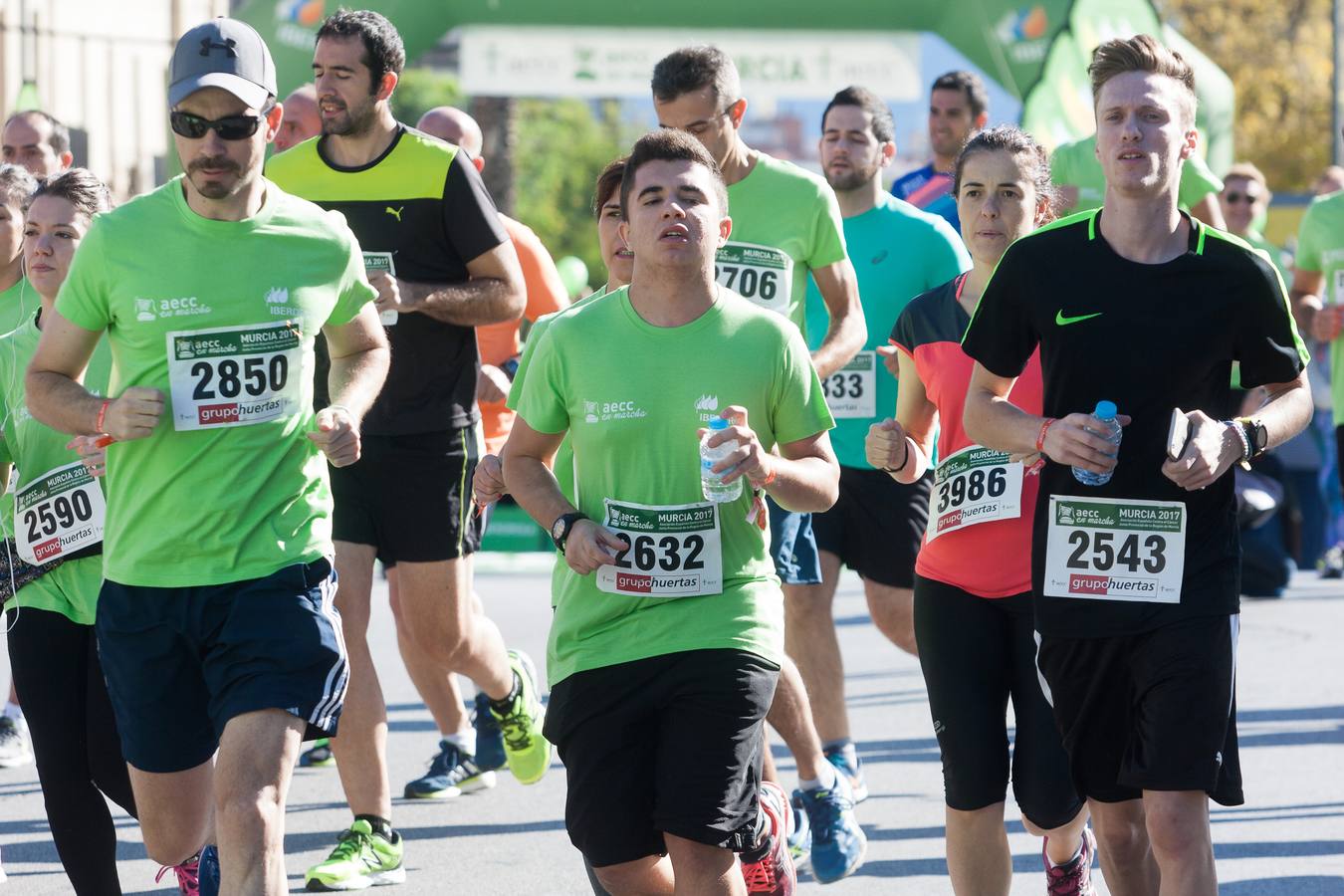 Una marea verde recorre el centro de Murcia para luchar contra el cáncer