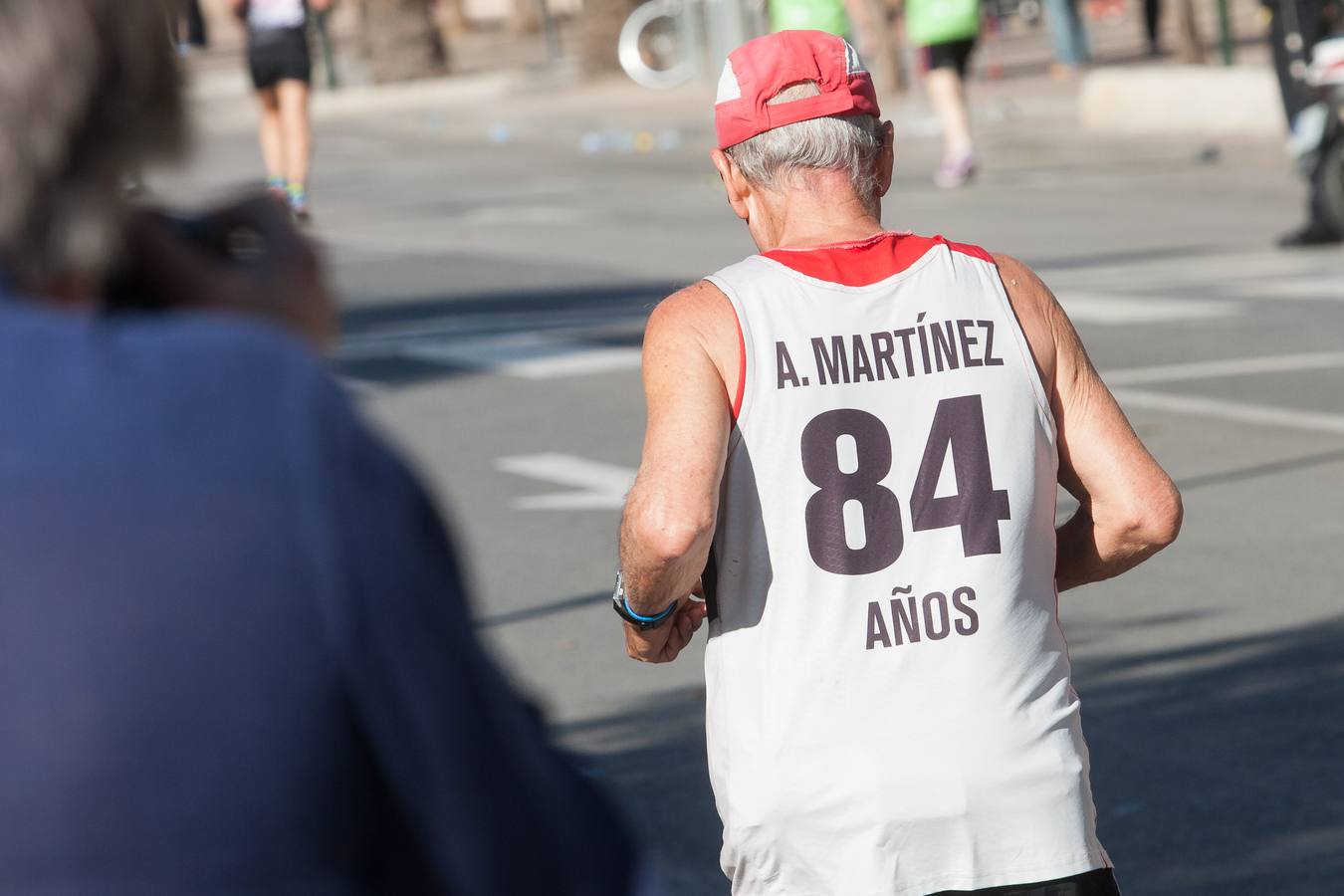 Una marea verde recorre el centro de Murcia para luchar contra el cáncer
