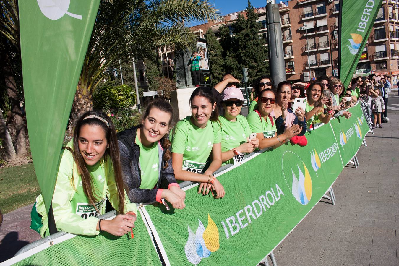 Una marea verde recorre el centro de Murcia para luchar contra el cáncer