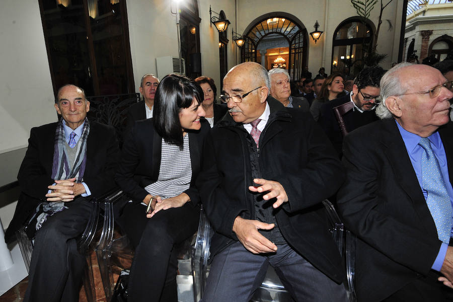 El expresidente del Parlamento Europeo explica que «cuantos menos responsables políticos estén en prisión preventiva, mejor»