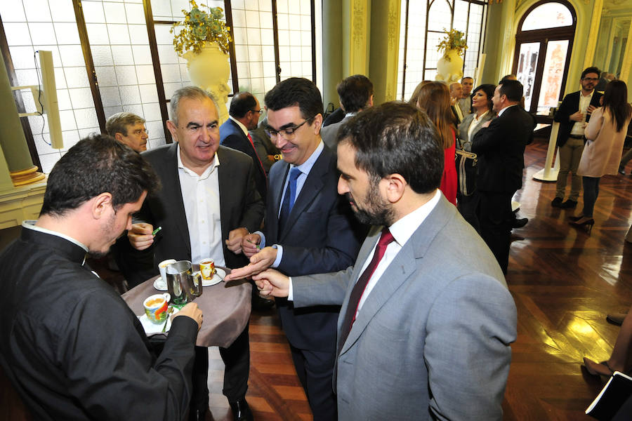 El expresidente del Parlamento Europeo explica que «cuantos menos responsables políticos estén en prisión preventiva, mejor»