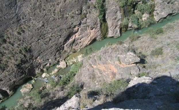 El río Segura por el Cañón de Almadenes, desde lo alto.