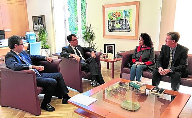 Murcia mira a Miguel Hernández