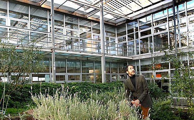 Reforma de la Imprenta Regional. Reforma para ampliación de espacios e incorporación de energías renovables y sistemas de gestión de agua. Arquitecto. Pablo Carbonell, 2007-2010. Mención en los XVI Premios Regionales de Arquitectura y Premio Desarrollo Sostenible de la Región 2009.