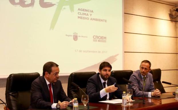 El jefe del Ejecutivo regional presenta a Croem el resultado del trabajo conjunto de diseño de nuevos instrumentos para la mejora de la gestión ambiental.