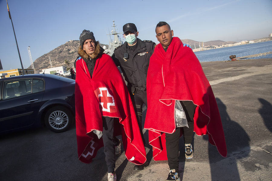 Casi medio millar de personas han llegado a las costas de la Región en una nueva oleada de pateras