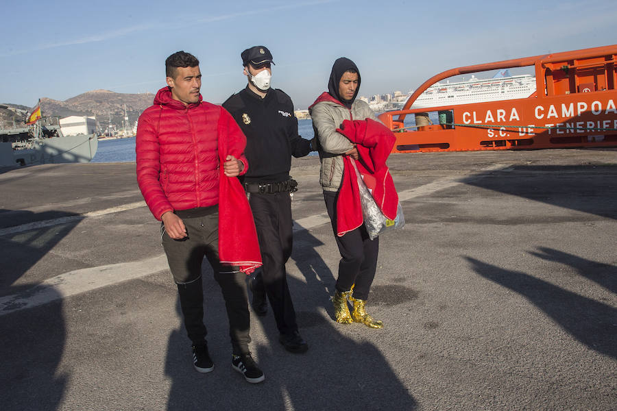 Casi medio millar de personas han llegado a las costas de la Región en una nueva oleada de pateras